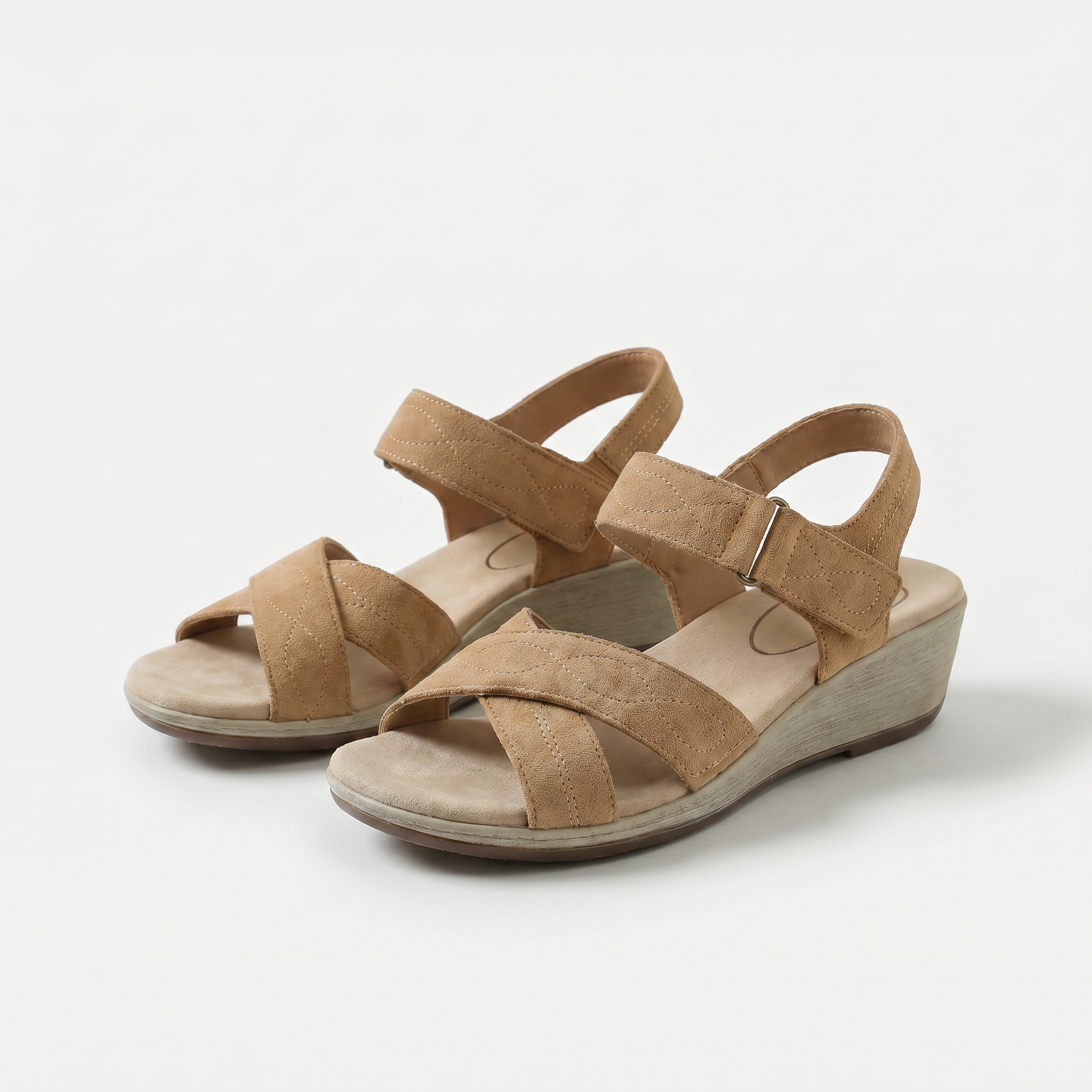 Holly – Elegância acolhedora em um tom suave de taupe.